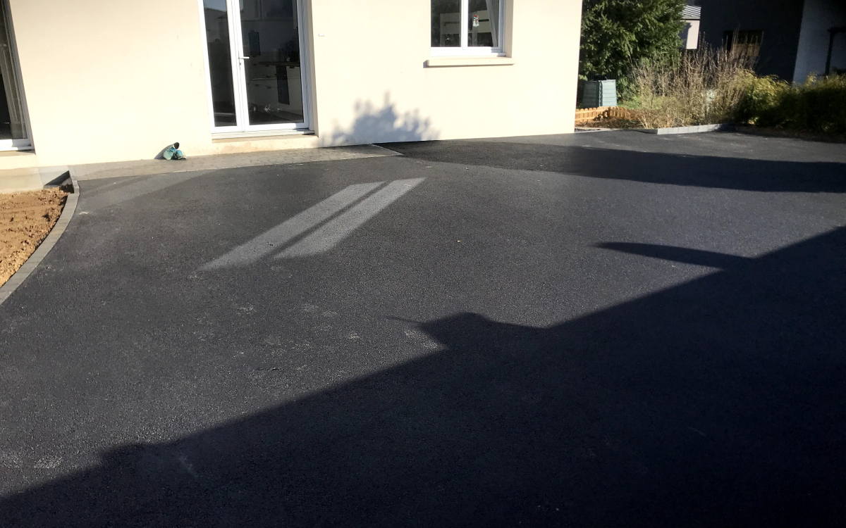 Ralisation Cour en enrob  chaud et Pav la couture  Saint Gilles cre le 26/03/2021