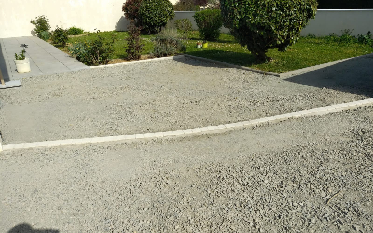 Ralisation Cour en enrob  chaud et Pav la couture  VOUNEUIL-SOUS-BIARD conue le 08/04/2021