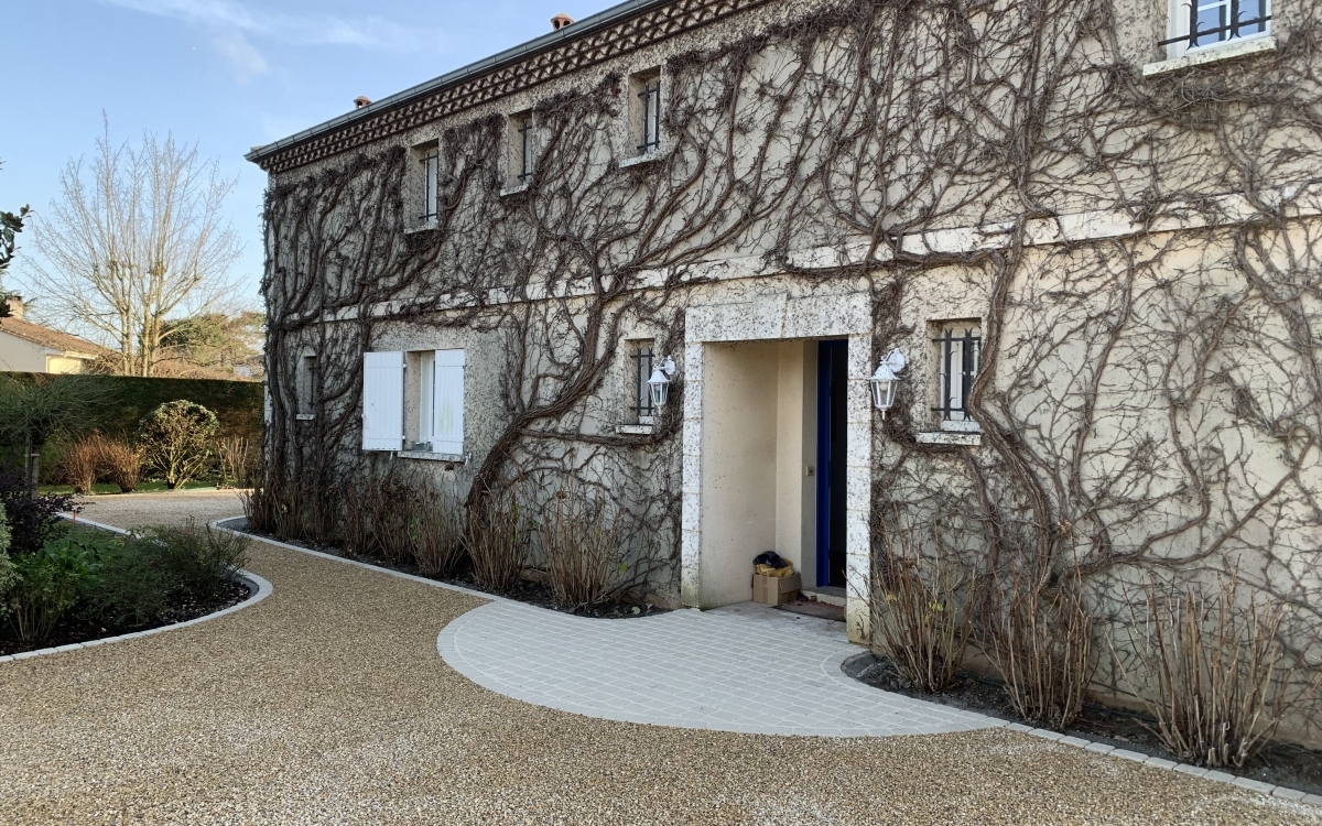 Ralisation Cour en Alvostar - Dordogne cre le 18/05/2021