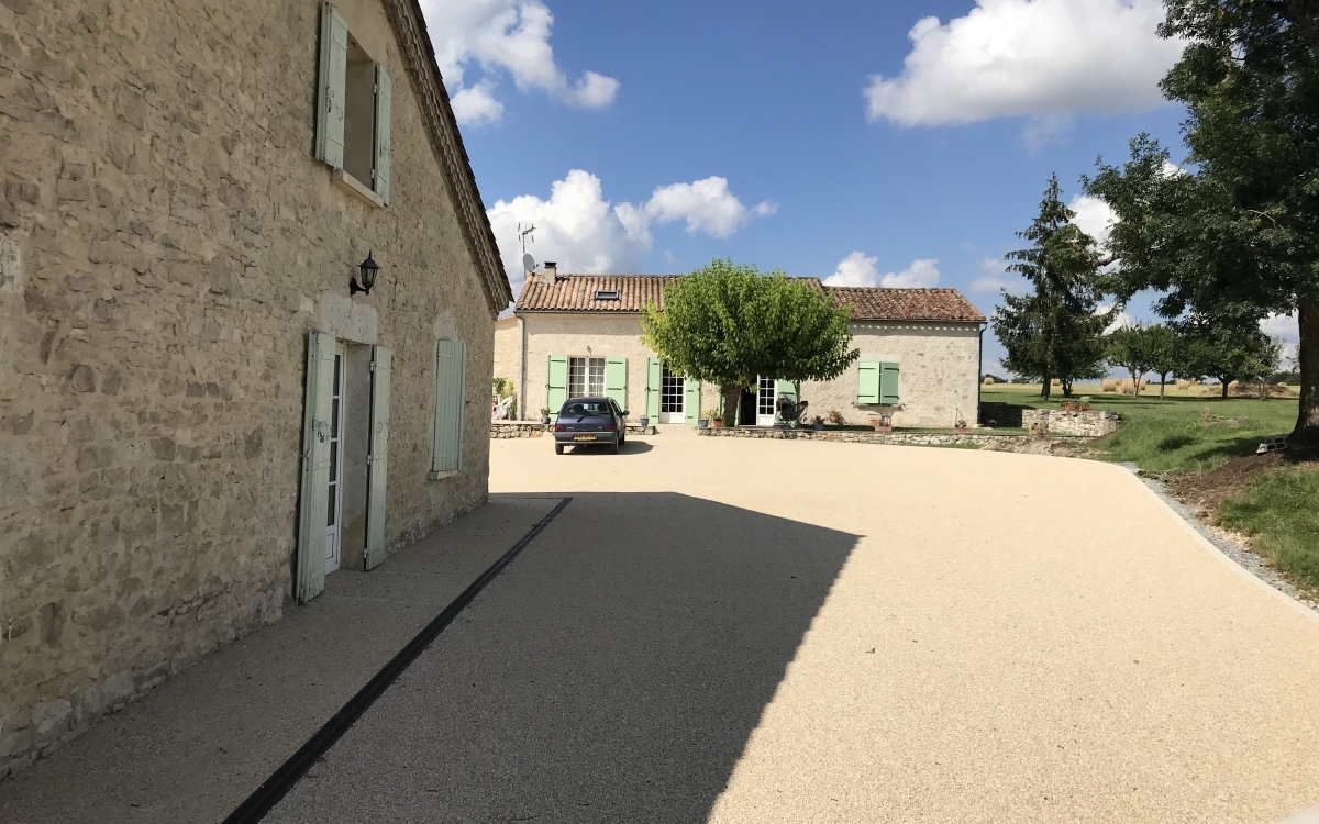 Cration Cour en Alvostar et Gravistar - Dordogne conue le 18/05/2021