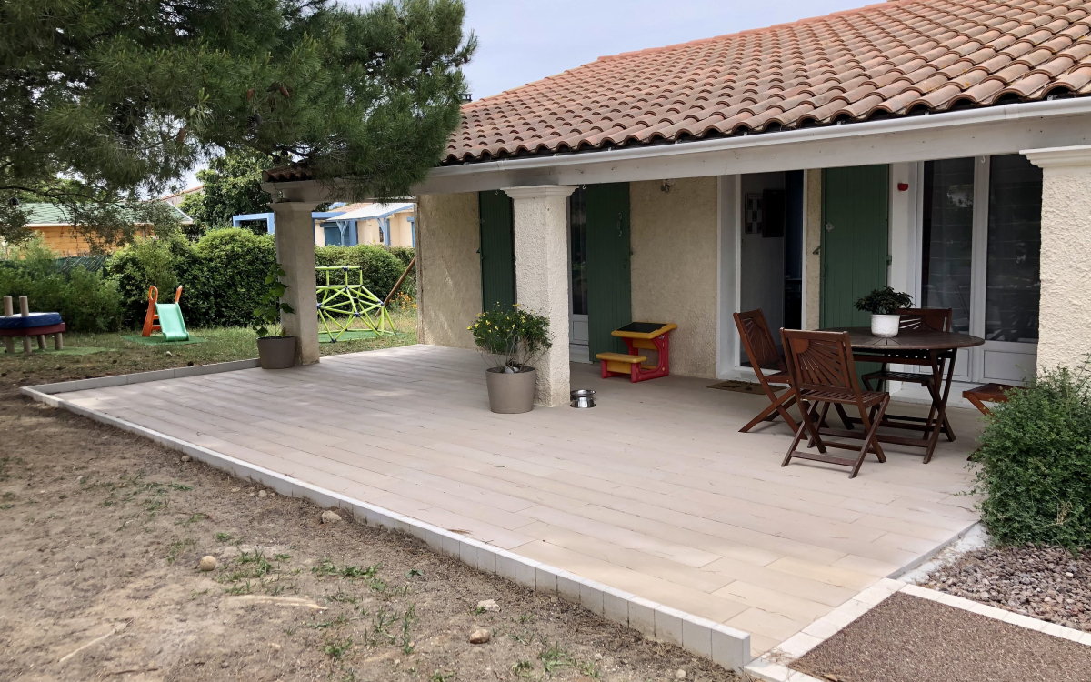 Ralisation Cour, terrasse et alles pitonnes  Creissan cre le 29/04/2021