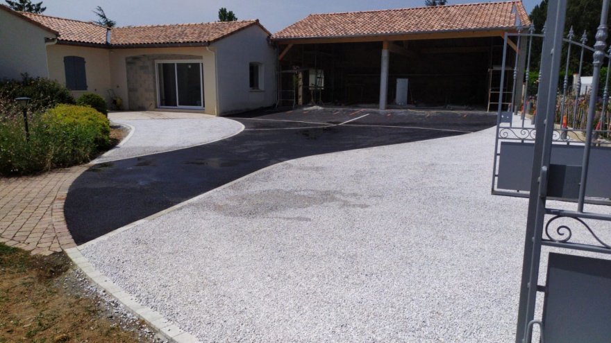 Cration Cour en Alvostar, enrob  chaud et Pav la couture  SAINT GAUZENS conue le 30/09/2021