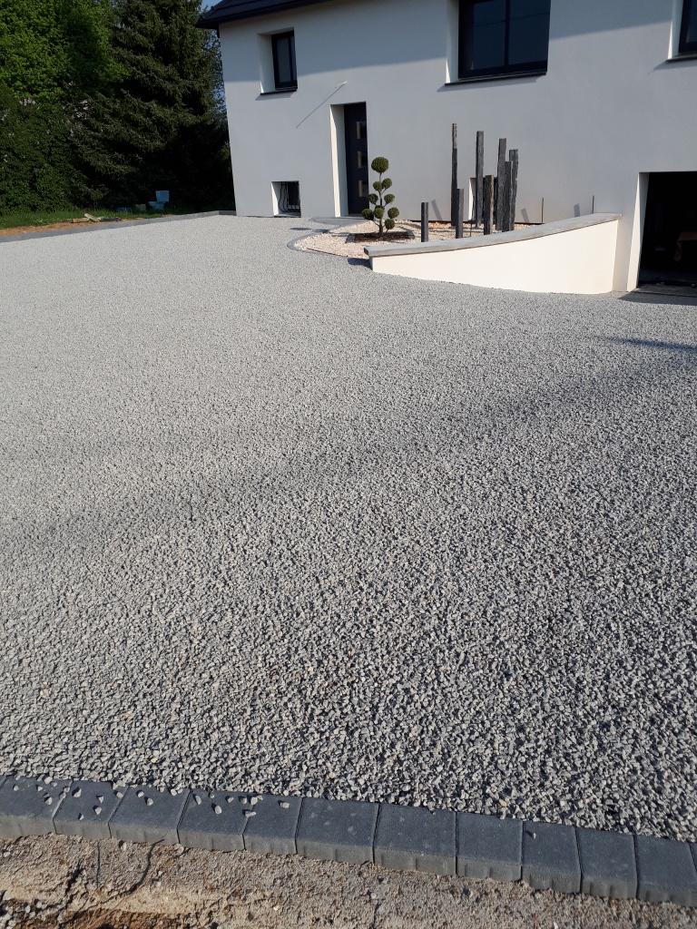 Conception Cour en Gravistar et Pav la couture  CHATILLON SUR LOIRE ralise le 01/06/2019