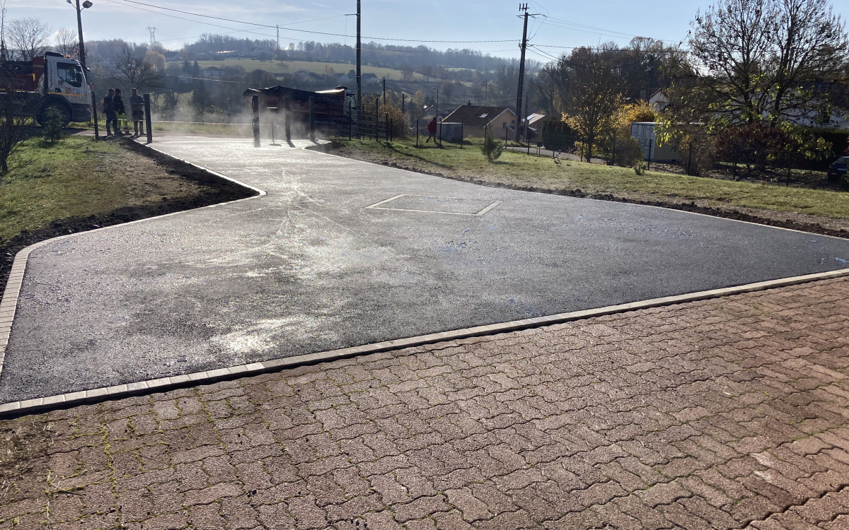 Cration Cour en enrob  chaud  Nomexy ralise le 09/11/2021