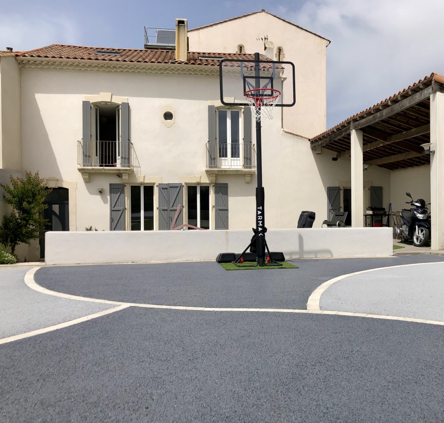 Cration Cour en bton decoratif  Marcorignan ralise le 25/04/2022