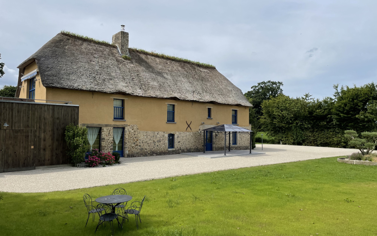 Conception Cour en Gravistar et terrasse sur plots dallage grs crame  Saint Aubin du Perron ralise le 07/07/2022