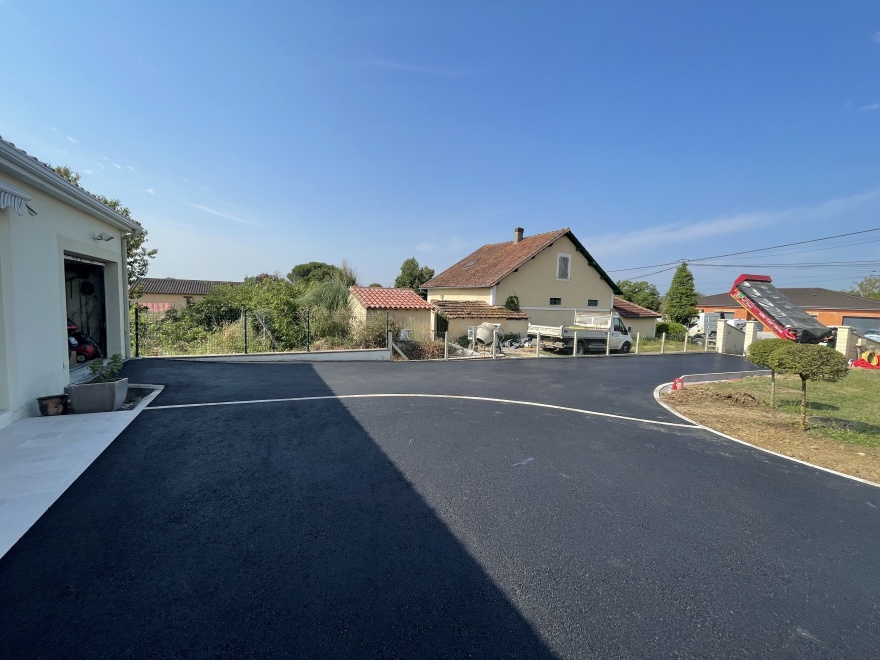 Cration Cour en enrob  chaud et Pav la couture  BERGERAC conue le 22/07/2022