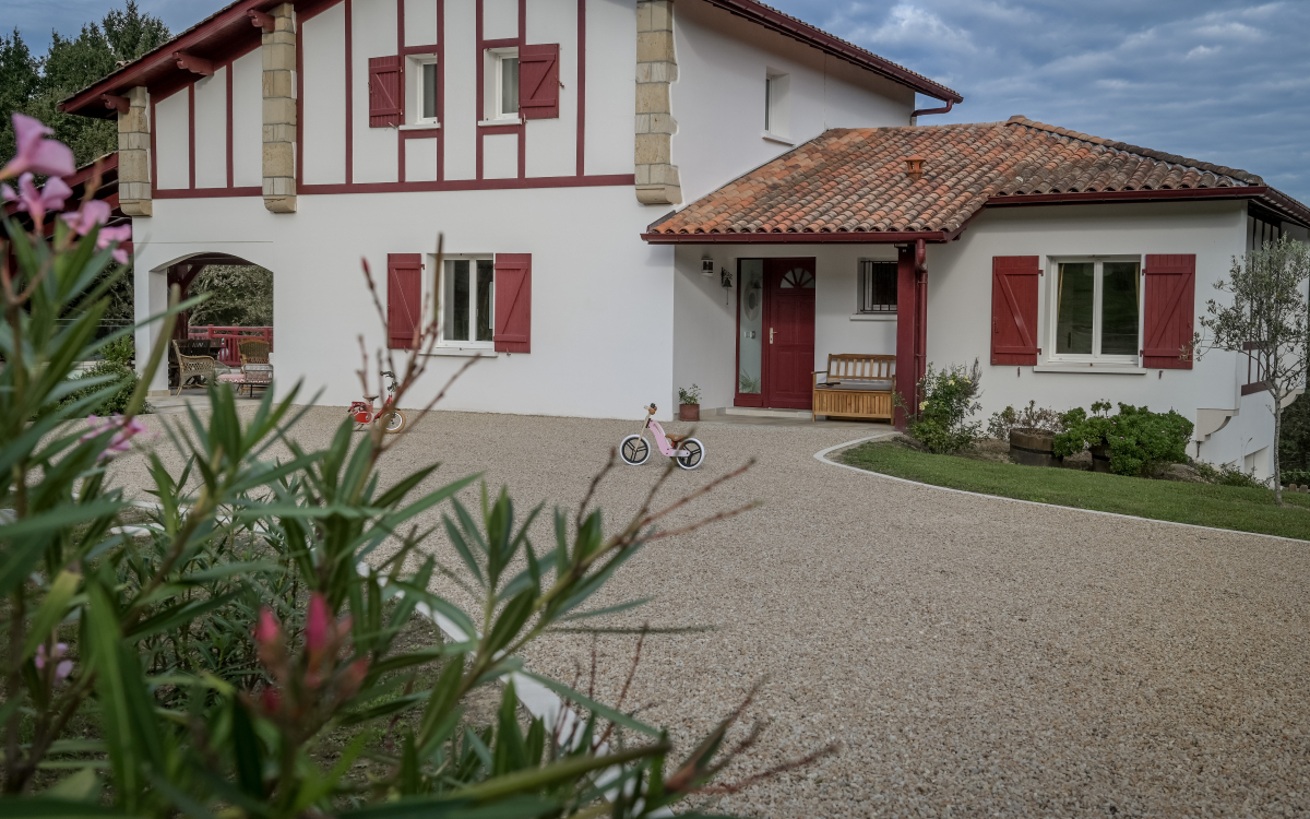 Ralisation Cour en Alvostar, Gravistar et prparation du terrain  USTARITZ conue le 16/12/2021