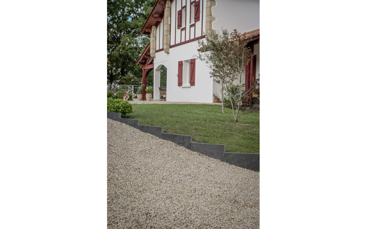 Ralisation Cour en Alvostar, Gravistar et prparation du terrain  USTARITZ conue le 16/12/2021