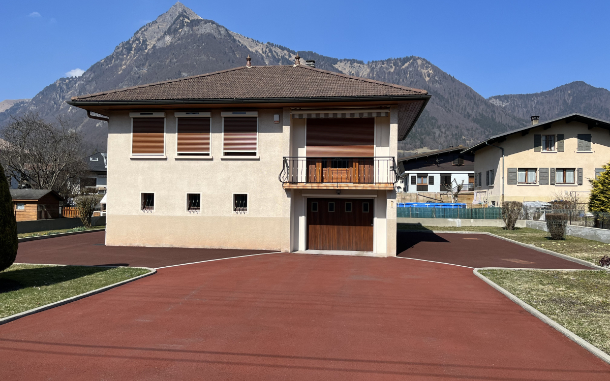 Ralisation Cour en enrob  chaud et Stardraine  Taninges conue le 16/09/2021