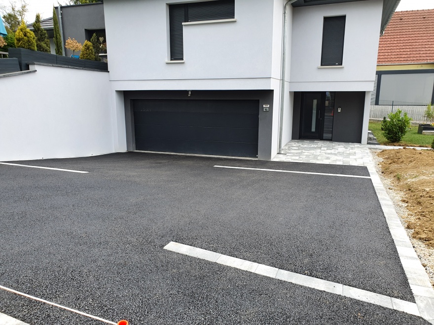 Cration Cour en enrob  chaud - Haut-Rhin conue le 22/12/2022