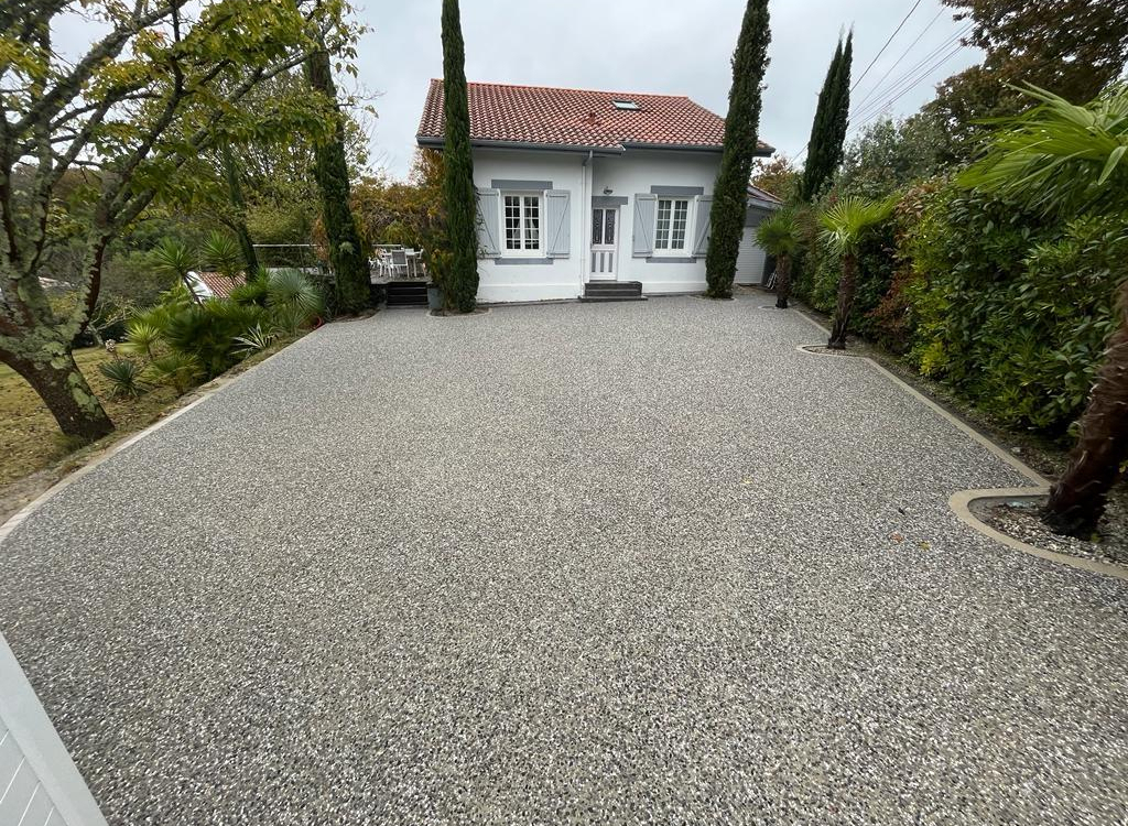 Cration Cour en bton decoratif et Pav la couture  BIDART ralise le 12/12/2022