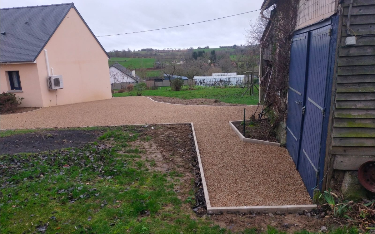 Ralisation Cour en Gravistar et pavage dallage - Manche cre le 10/03/2023