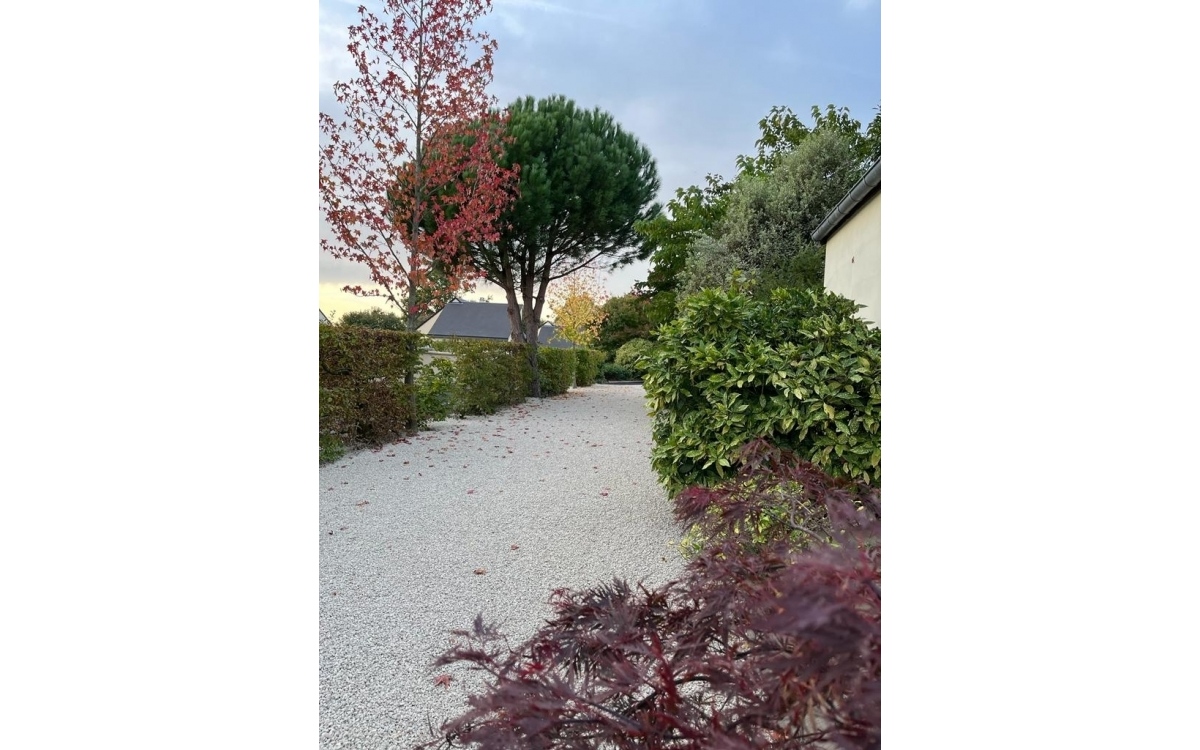 Ralisation Cour en enrob  chaud et Gravistar - Manche cre le 17/04/2023