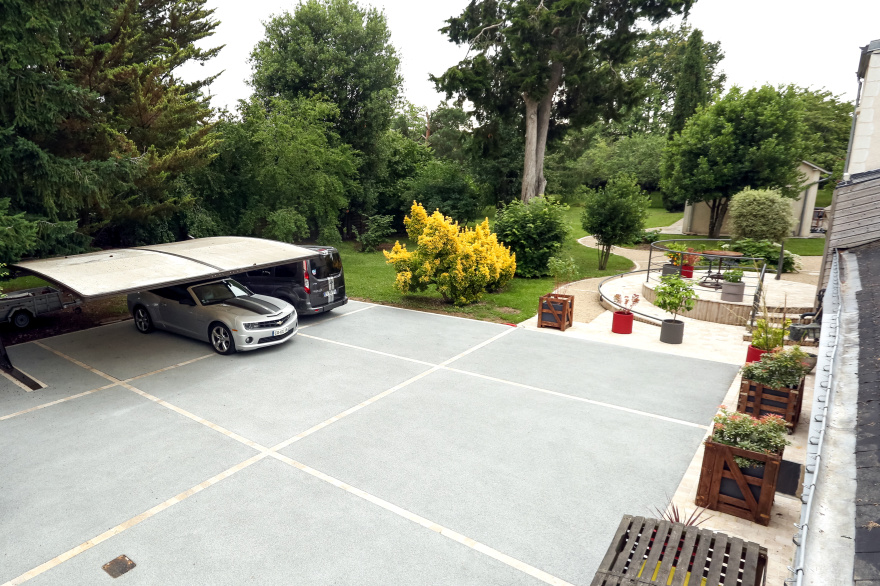 Ralisation Cour en bton decoratif  Saint Avertin cre le 04/05/2023