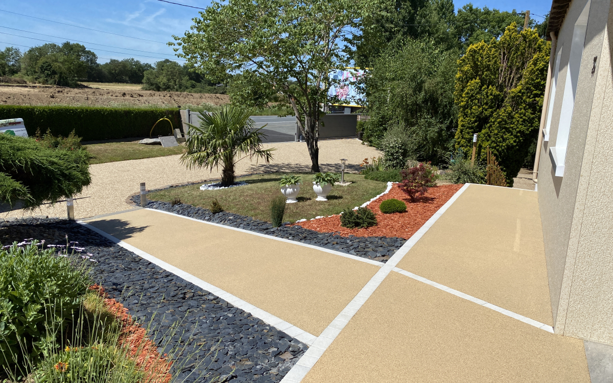 Cration Cour en bton decoratif, Gravistar et Pav la couture  cholet conue le 20/09/2022