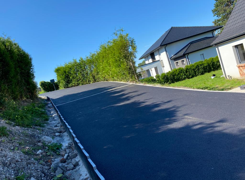 Conception Cour en Alvostar et enrob  chaud  MOULLE cre le 10/08/2023