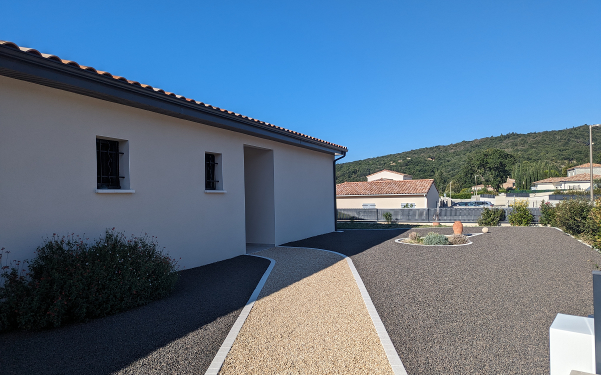 Ralisation Cour en Alvostar - Drme cre le 09/10/2023