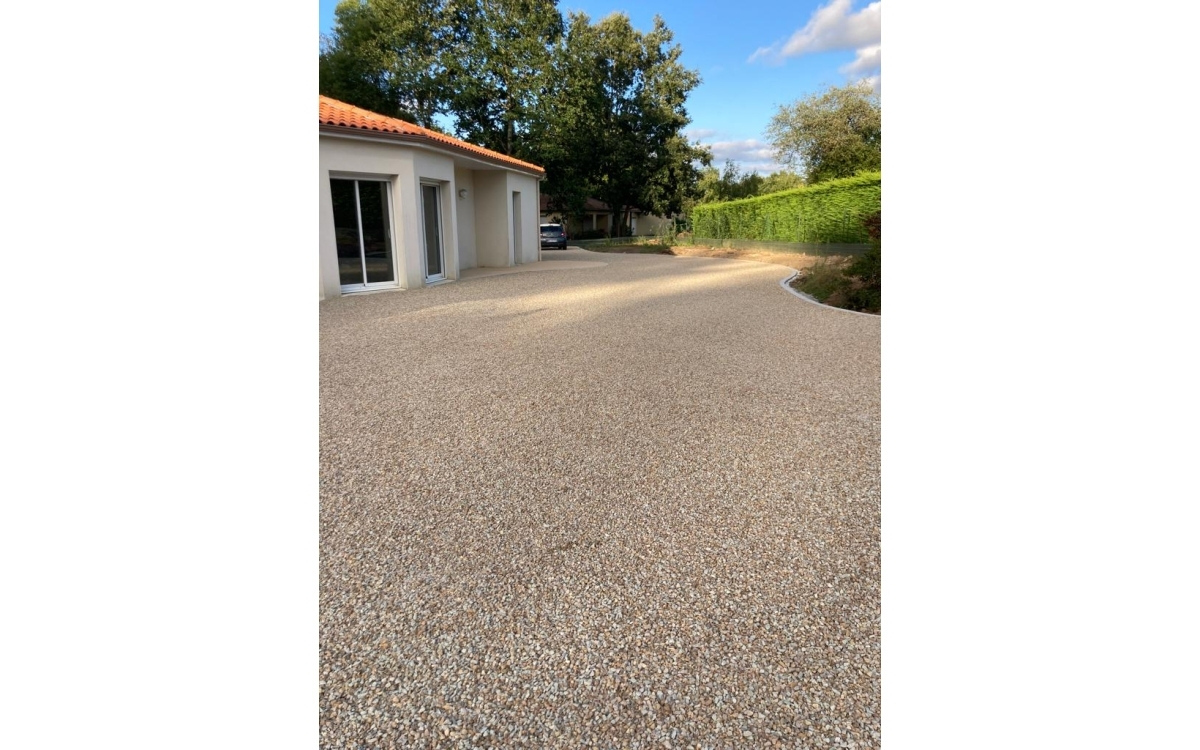 Ralisation Cour en Alvostar  Basse goulaine  cre le 10/09/2021