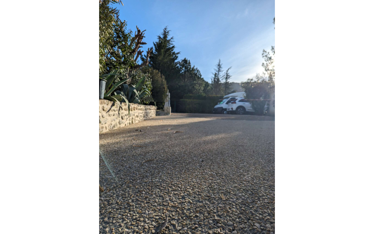 Ralisation Cour en bton decoratif - Drme cre le 26/01/2024