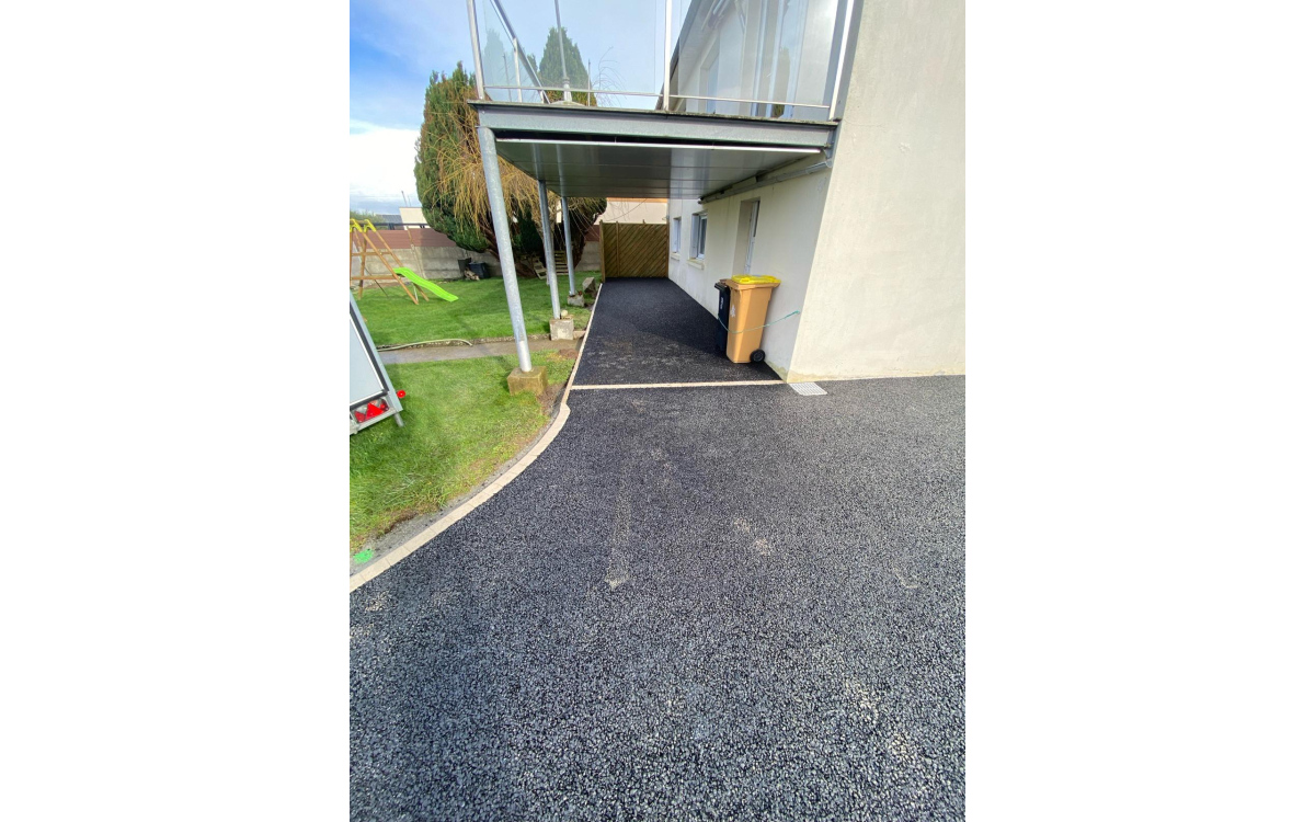 Ralisation Cour en enrob  chaud  PLOUFRAGAN conue le 01/03/2024