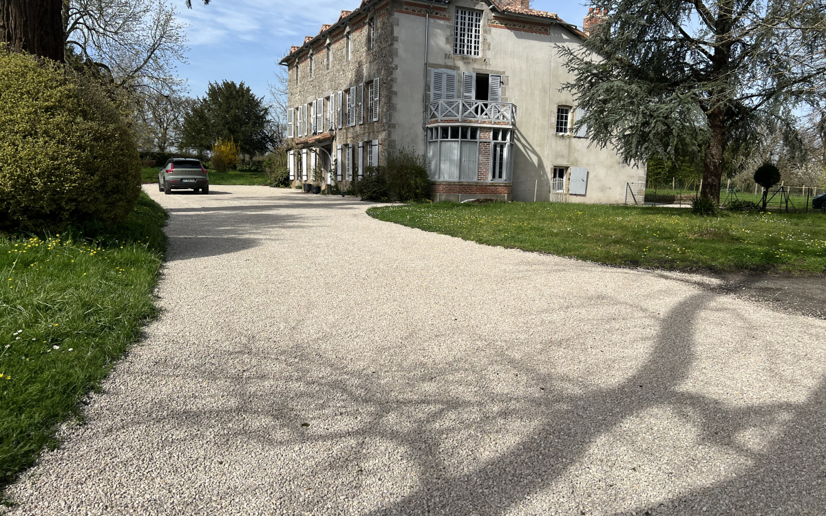 Ralisation Cour en Gravistar - Deux-Svres cre le 09/04/2024