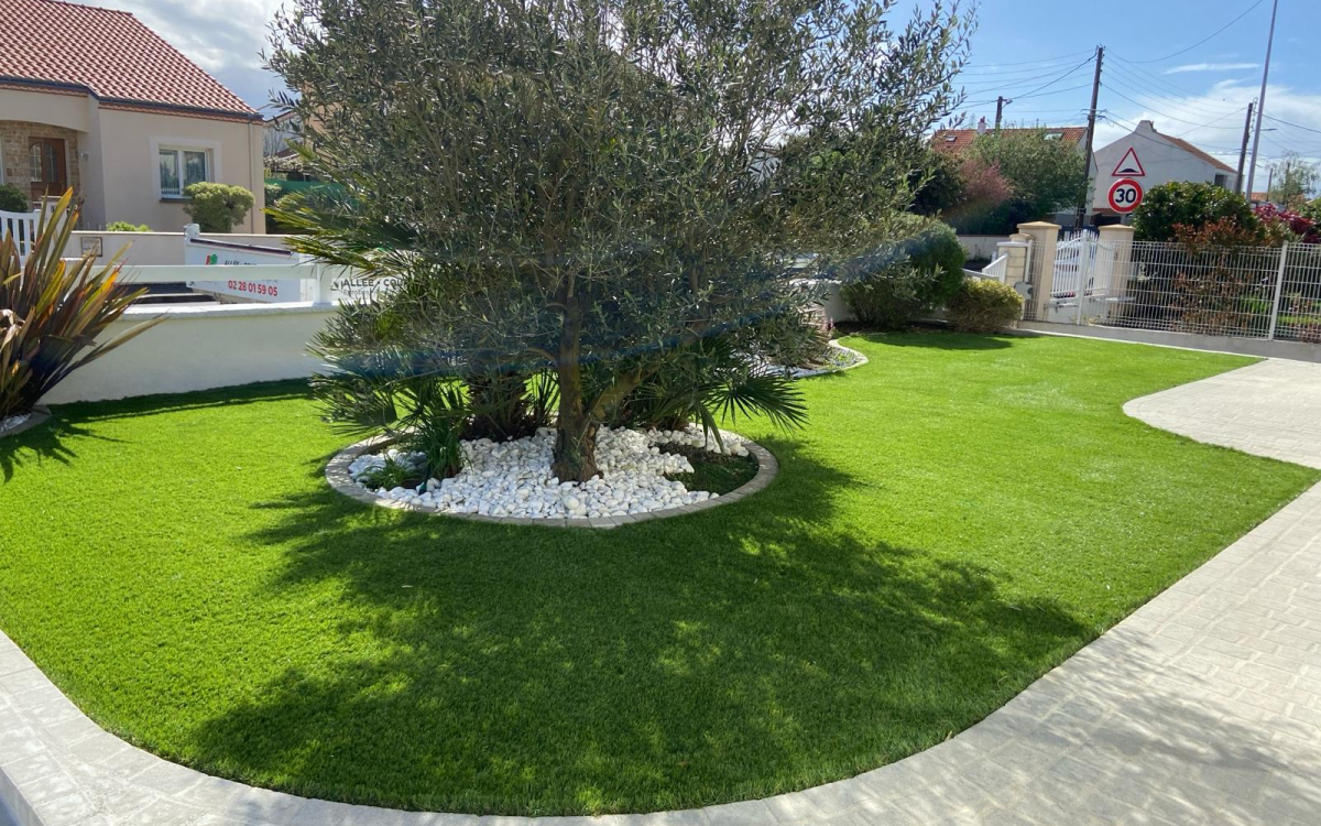 Ralisation Cour en Dm green  SAINT SEBASTIEN SUR LOIRE cre le 09/04/2024