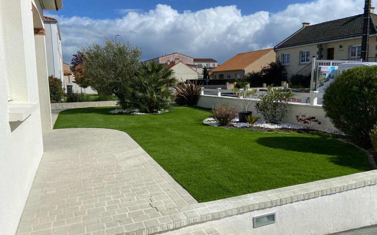 Ralisation Cour en Dm green  SAINT SEBASTIEN SUR LOIRE cre le 09/04/2024