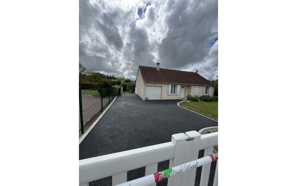 Cration Cour en enrob  chaud  levet  conue le 01/04/2024