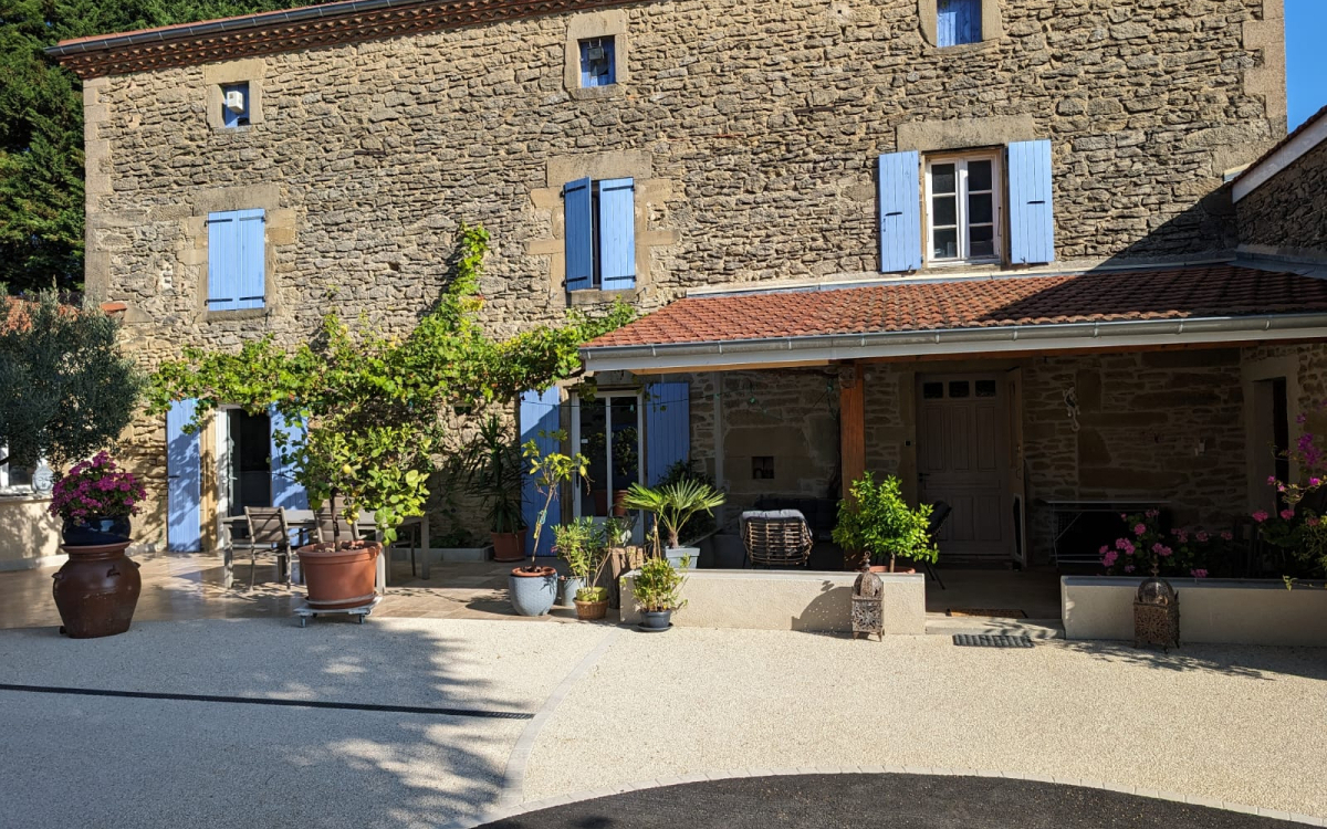 Conception Cour en bton decoratif, enrob  chaud et Pav la couture  SAINT AVIT ralise le 06/06/2024