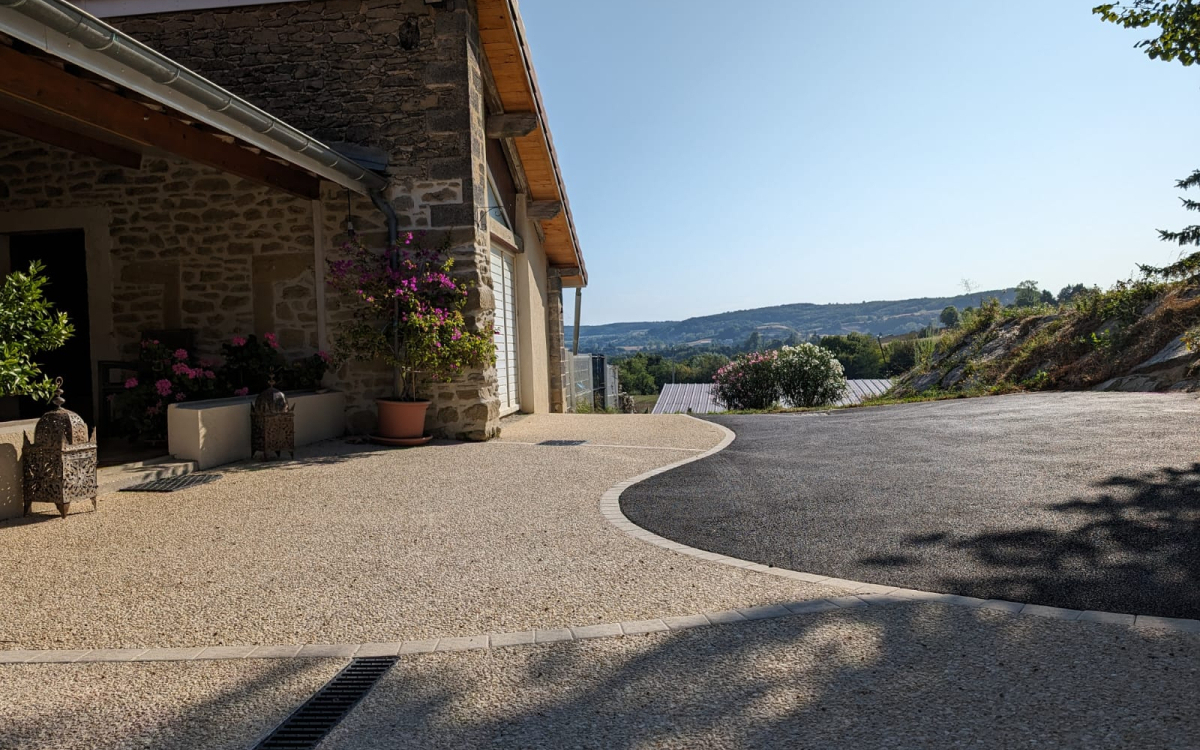 Conception Cour en bton decoratif, enrob  chaud et Pav la couture  SAINT AVIT ralise le 06/06/2024