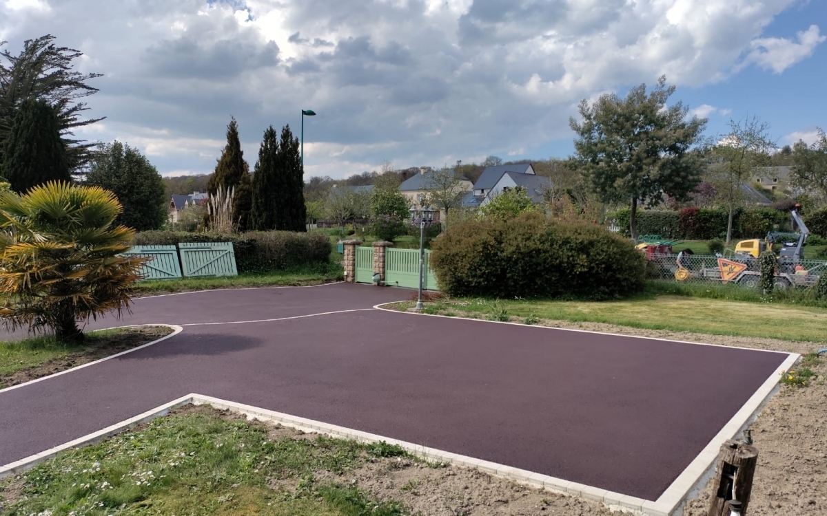 Ralisation Cour en enrob  chaud - Manche cre le 30/10/2024