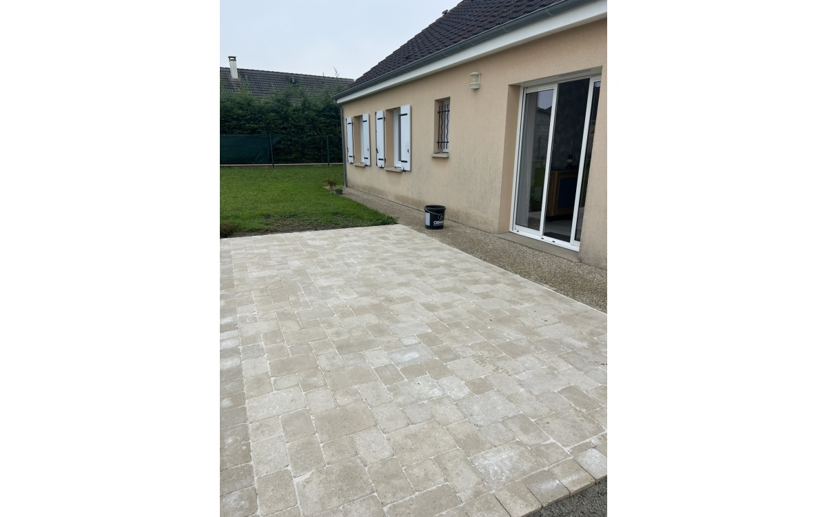 Cration Cour en Alvostar et pavage dallage  Vasselay ralise le 15/07/2024
