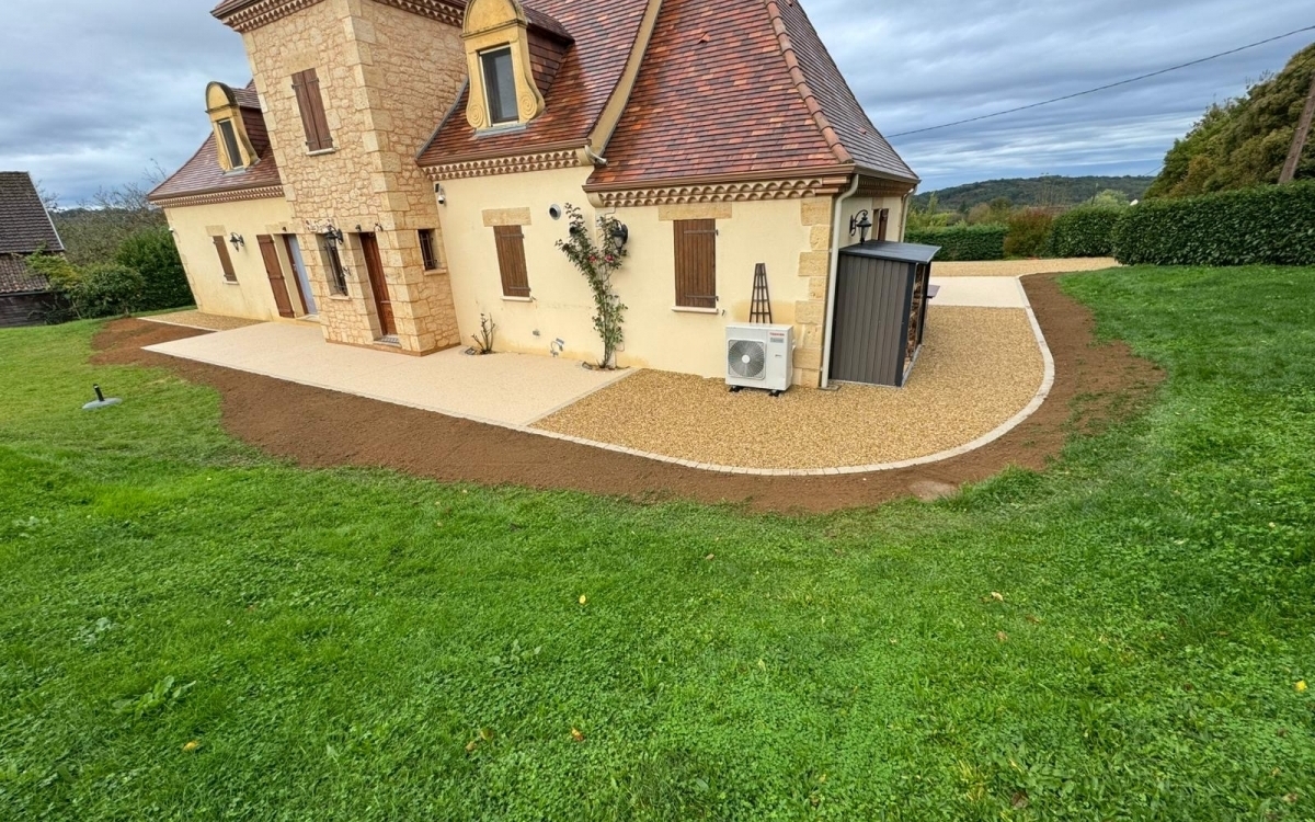 Ralisation Cour en Alvostar, Hydrostar et Pav la couture  daglan conue le 09/10/2024