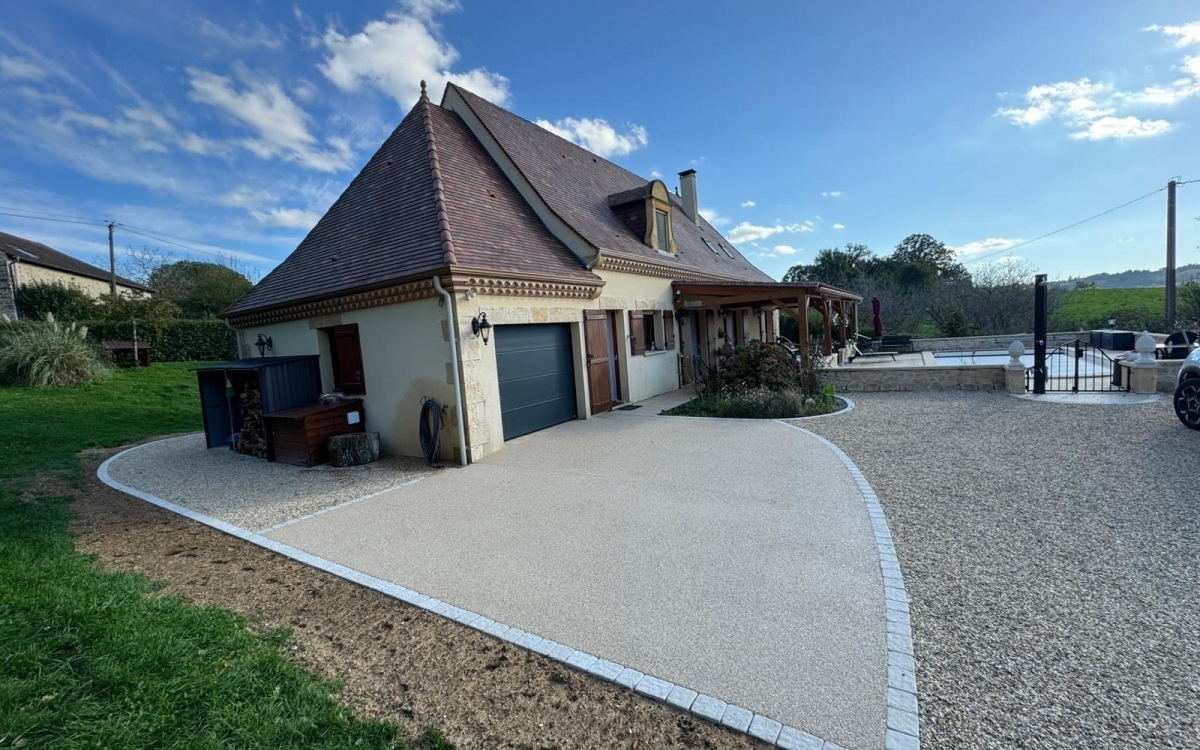 Ralisation Cour en Alvostar, Hydrostar et Pav la couture  daglan conue le 09/10/2024