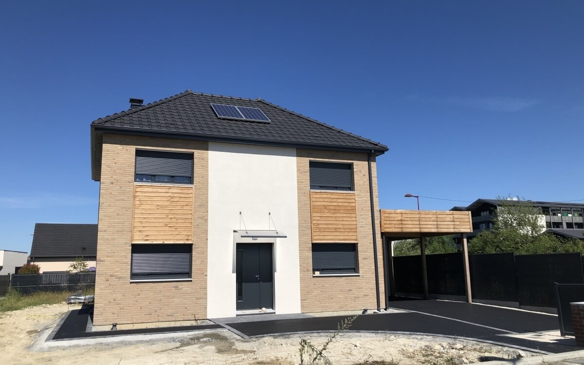 Conception Cour en pavage et enrob  chaud  MARLY cre le 05/03/2025