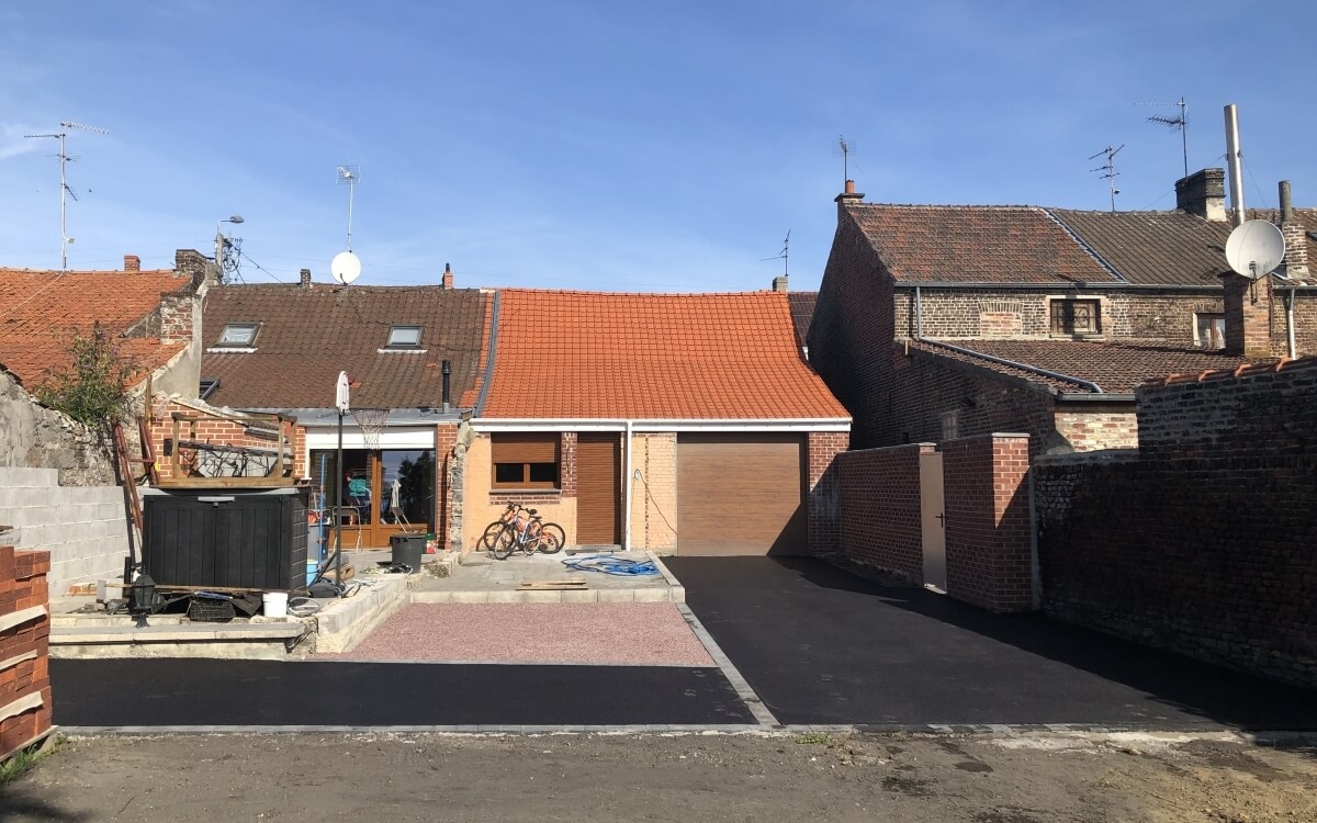 Ralisation Cour en Alvostar et enrob  chaud  Fresnes-sur-Escaut cre le 05/03/2025
