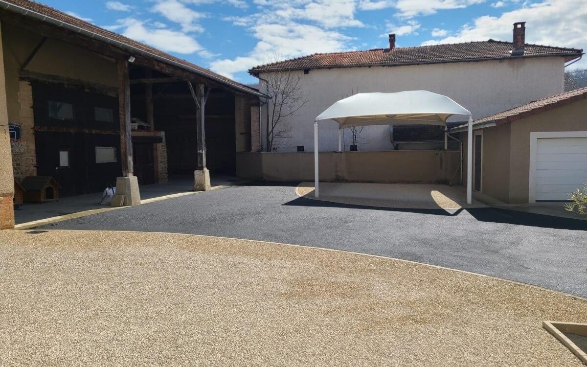 Conception Cour en enrob  chaud et Gravistar  MARCOLLIN ralise le 02/04/2025