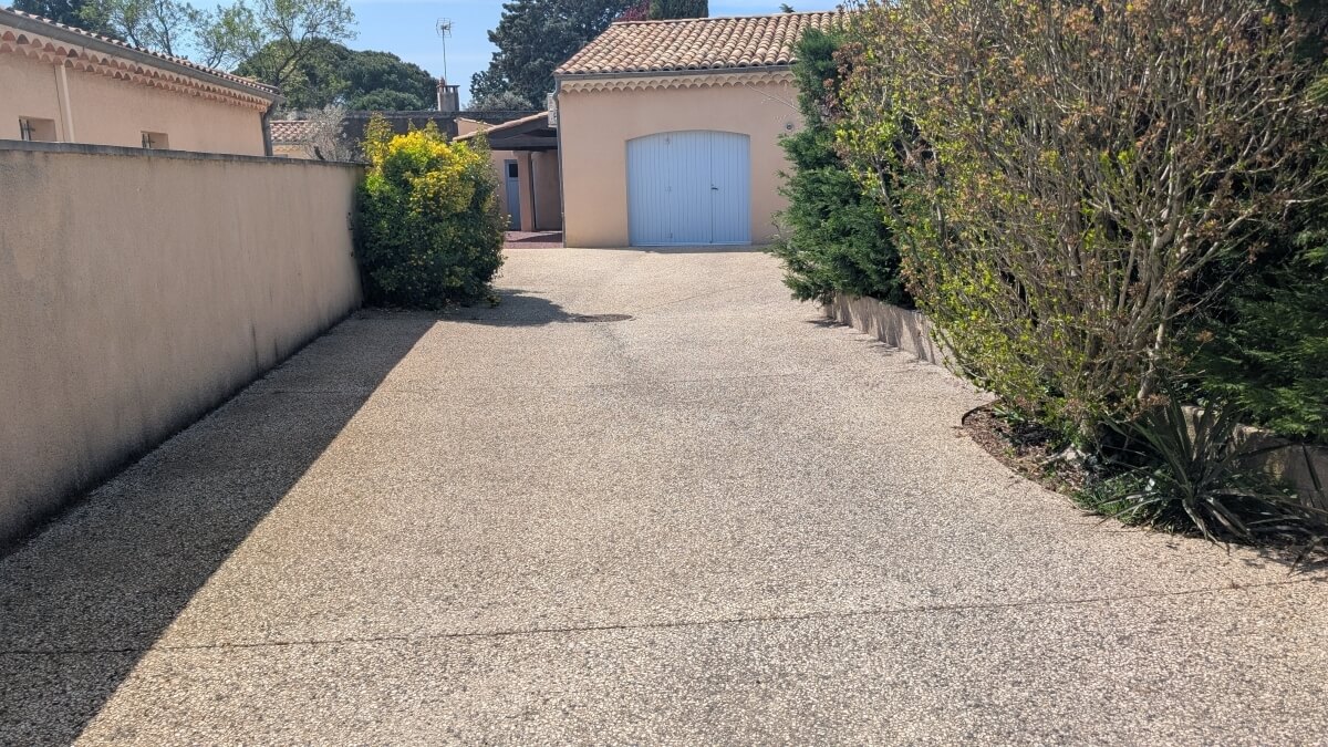 Ralisation Cour en bton decoratif - Drme cre le 07/05/2025