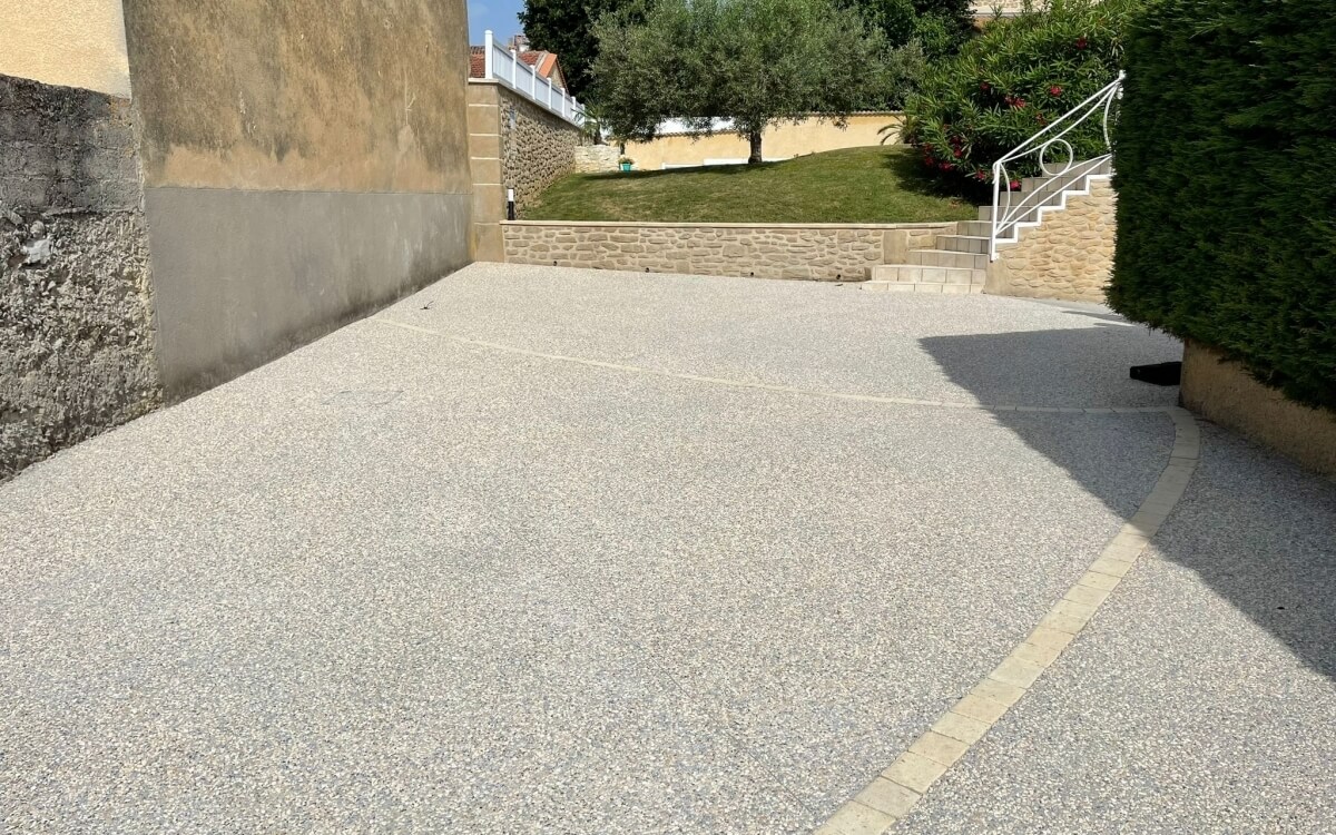 Cration Cour en bton decoratif - Drme ralise le 11/06/2025
