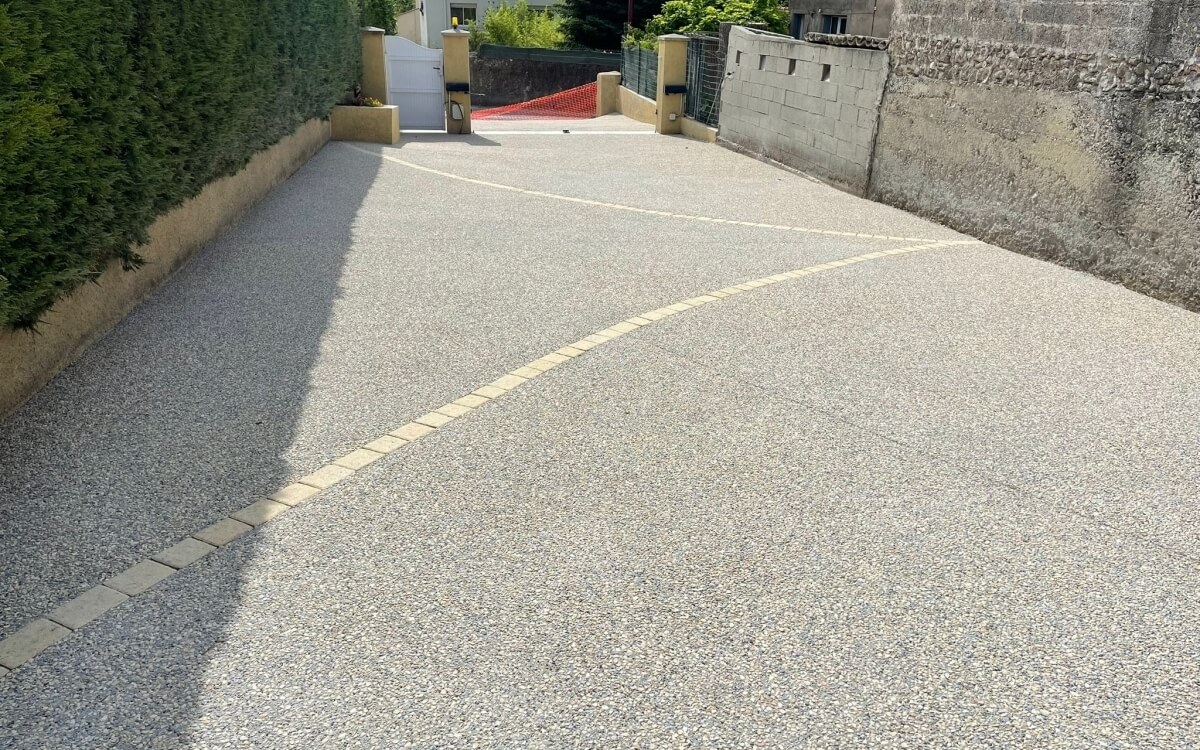Cration Cour en bton decoratif - Drme ralise le 11/06/2025