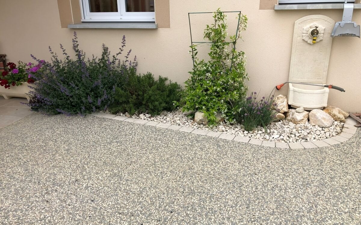 Conception Cour en bton decoratif - Drme cre le 11/06/2025
