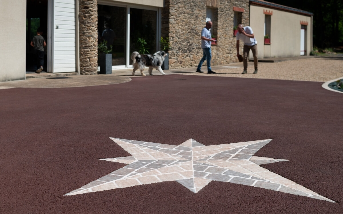 Ralisation Cour en enrob  chaud - Loire Atlantique cre le 20/06/2024