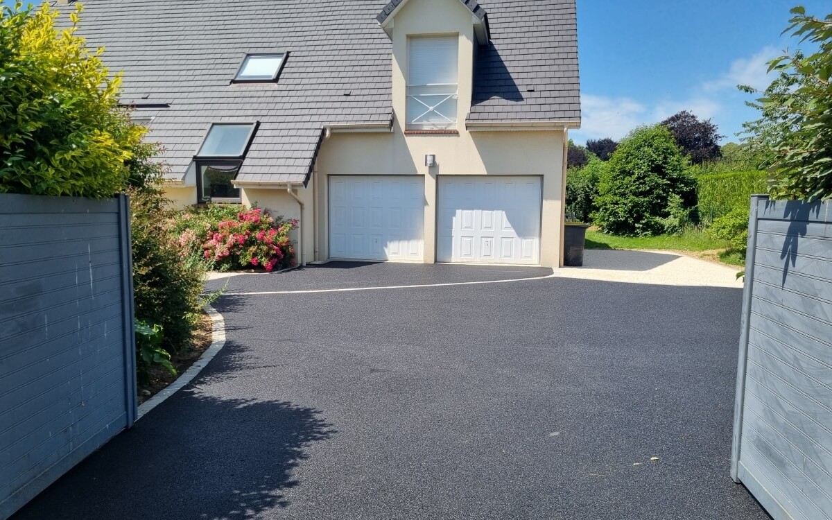 Cration Cour en Alvostar et enrob  chaud  Saint-Andr-sur-Cailly conue le 20/06/2025