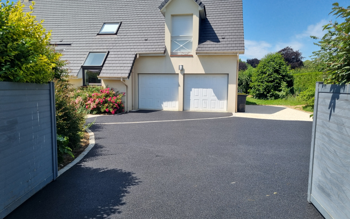 Cration Cour en Alvostar et enrob  chaud  Saint-Andr-sur-Cailly ralise le 20/06/2025