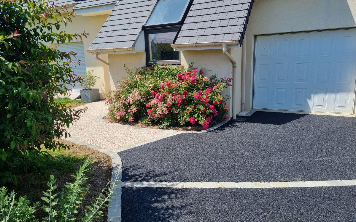 Cration Cour en Alvostar et enrob  chaud  Saint-Andr-sur-Cailly ralise le 20/06/2025
