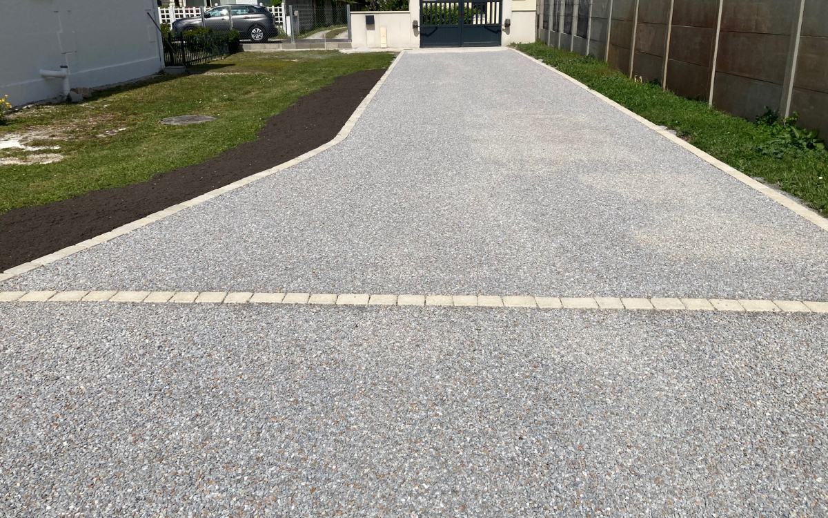 Ralisation Cour en Alvostar  Pessac cre le 11/07/2025