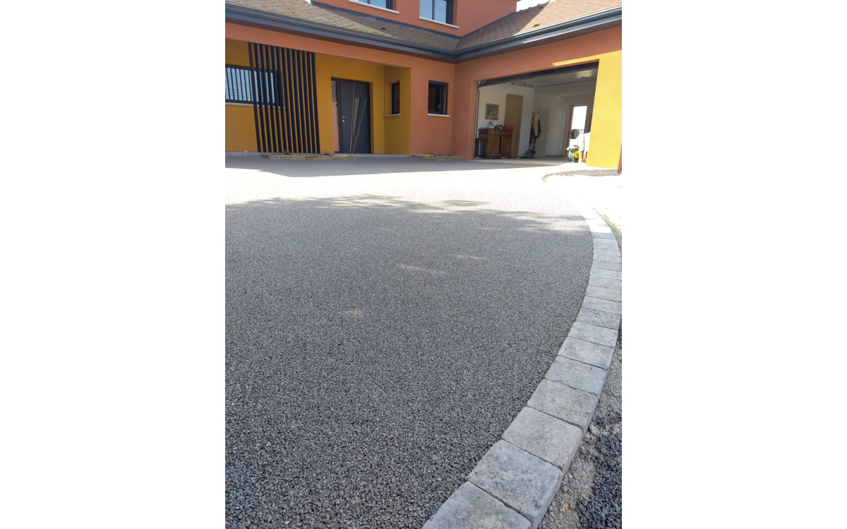 Ralisation Cour en Hydrostar  Rouilly-Saint-Loup conue le 24/10/2023