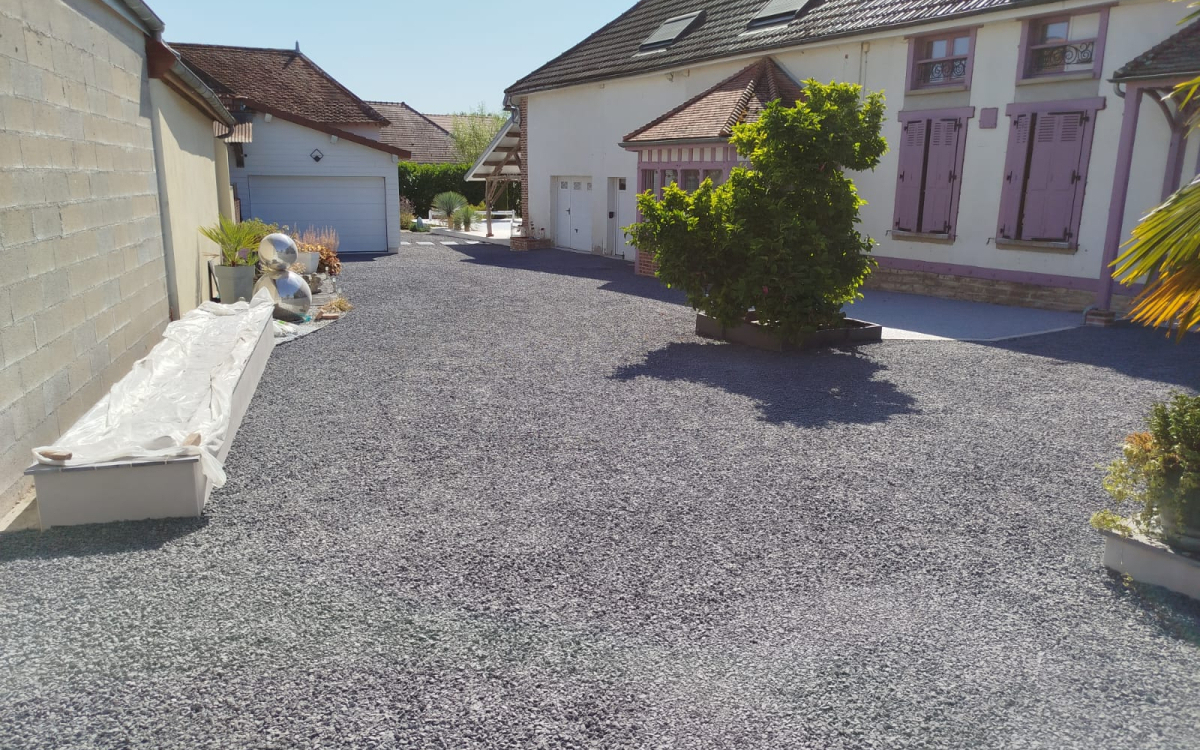 Ralisation Cour en Alvostar et Hydrostar  Saint-Thibault cre le 09/07/2025