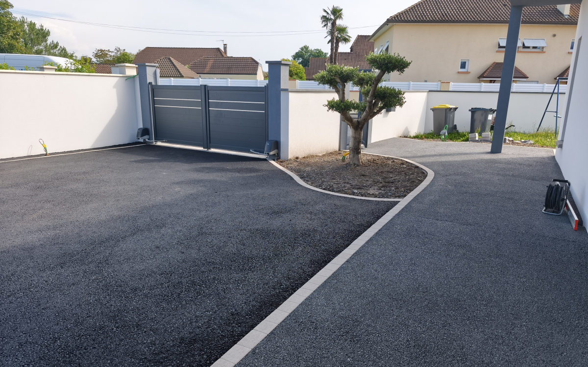 Cration Cour en enrob  chaud et Minralstar  ralise le 21/08/2025